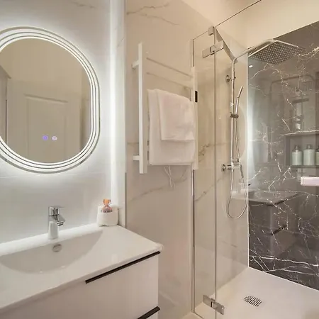 Emily 2 Bedrooms 2 Baths Near Palais