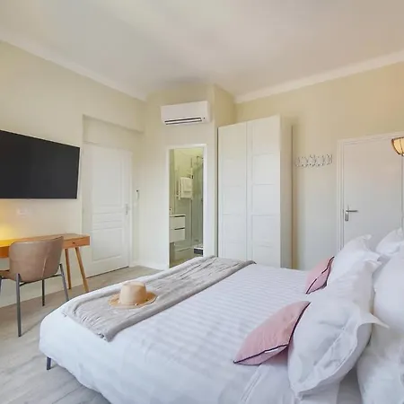Emily 2 Bedrooms 2 Baths Near Palais