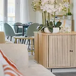 Emily 2 Bedrooms 2 Baths Near Palais Apartment